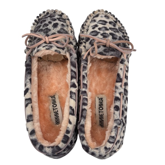 Minnetonka Slippers 'Cally' Light Grey Leopard Size 9 - Picture 3 of 7